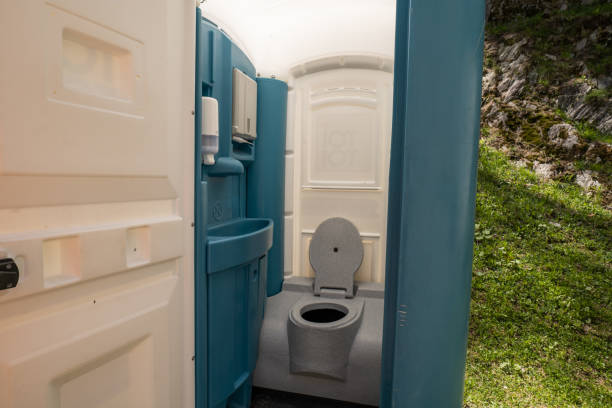 Best Construction site porta potty rental  in Roslyn Estates, NY